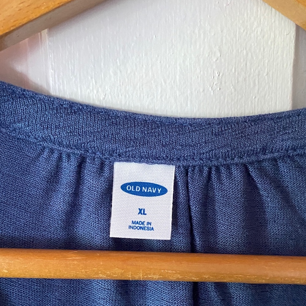Old Navy Blue V-Neck Sleeveless Blouse - Picture 3 of 7